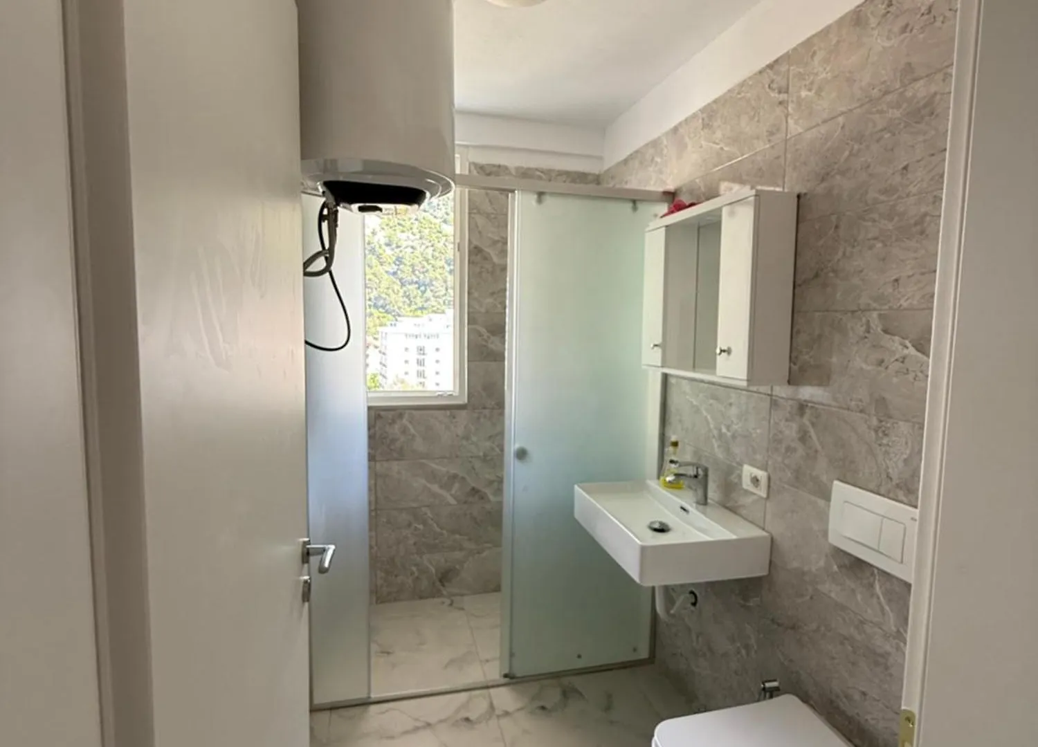 9Apartaments Shëngjin 0*,